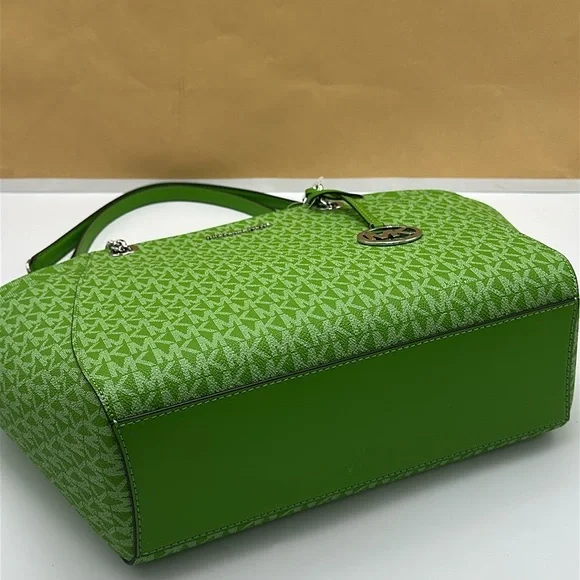 Michael Kors Jet Set Large Signature Logo Chain Shoulder Tote Bag
Jungle Green - Picture 9 of 16